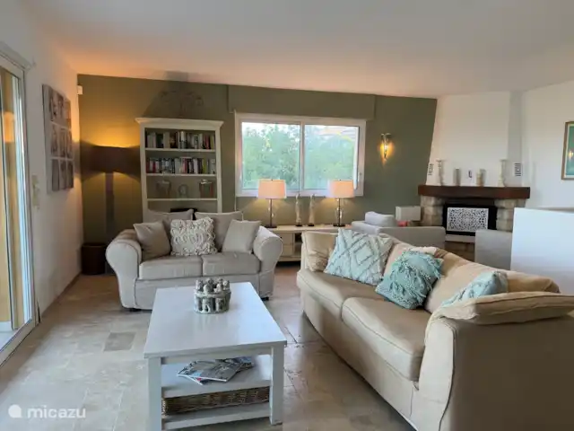 Oliveira en Francia, Costa Azul, Les Issambres - villa Salón