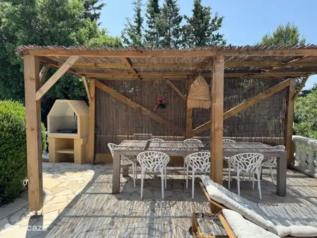 Oliveira en Francia, Costa Azul, Les Issambres - villa Terraza sombreada