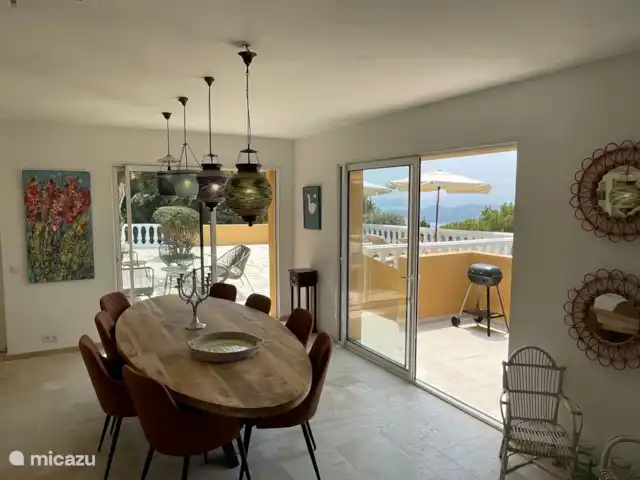Oliveira en Francia, Costa Azul, Les Issambres - villa Cocina-comedor