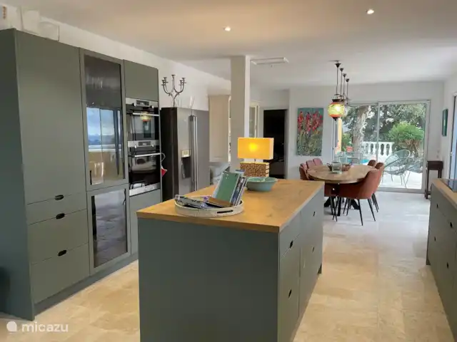 Oliveira en Francia, Costa Azul, Les Issambres - villa Cocina-comedor