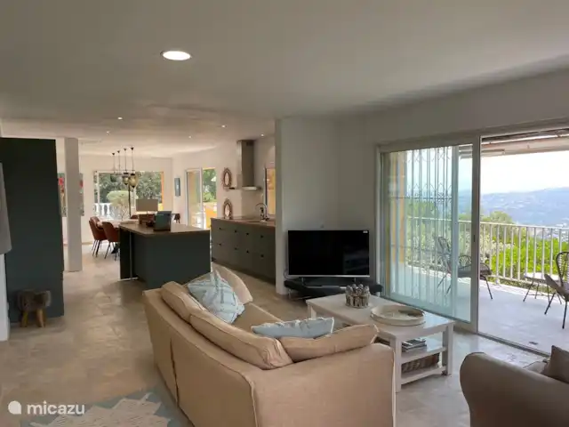 Oliveira en Francia, Costa Azul, Les Issambres - villa Planta baja