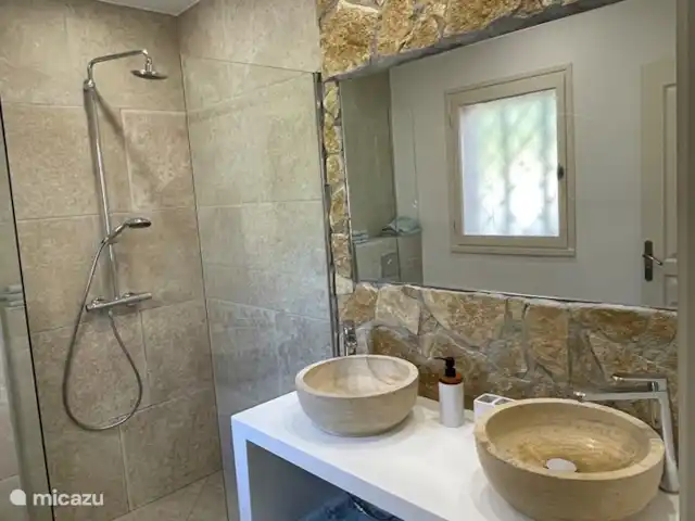 Oliveira en Francia, Costa Azul, Les Issambres - villa Baño 1