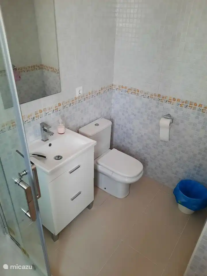 Bathroom 1 (en-suite)