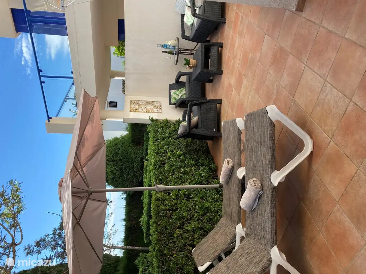 Two luxury sun loungers with 3 positions.