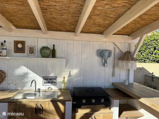 Casa Moon Benissa huren in Spanje, Costa Blanca, Benissa - villa De buitenkeuken met koelkast, grillplaat etc.