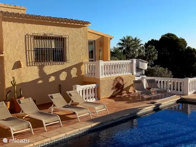 Casa Moon Benissa huren in Spanje, Costa Blanca, Benissa - villa Genoeg ligbedden rondom het zwembad