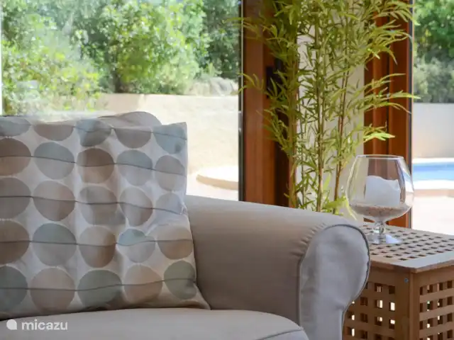 Villa Vida | Espagne, Costa Blanca, Jávea - villa Détendez-vous sur le canapé relaxant pour lire un livre, regarder la télévision ou profiter de la cheminée.