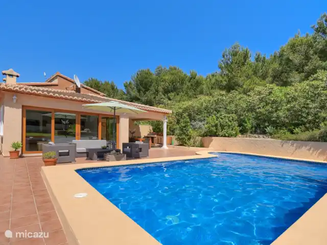 Villa Vida | Espagne, Costa Blanca, Jávea - villa Piscine avec vue sur l'ensemble salon et cuisine extérieure dans la pinède.