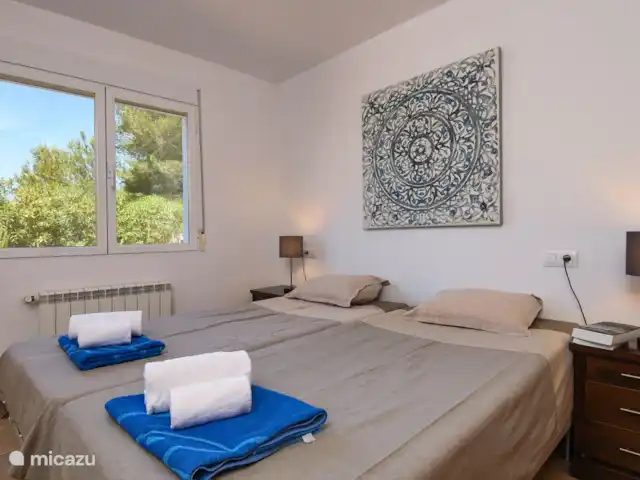 Villa Vida | Espagne, Costa Blanca, Jávea - villa Chambre des maîtres avec salle de bain attenante. Grands placards, climatisation et ventilateur.