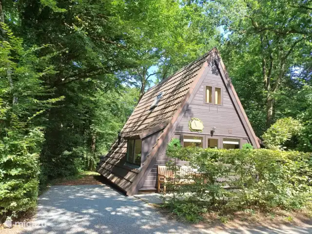 Location de Vacances Belgique, Ardennes, Durbuy, maison de vacances - Maison Tronchiennes Il y a un parking pour votre voiture à côté du chalet. Le stationnement d’une 2ème voiture est également possible.