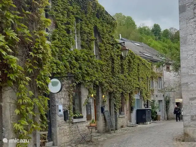 Location de Vacances Belgique, Ardennes, Durbuy, maison de vacances - Maison Tronchiennes Une fois arrivé au cœur de Durbuy, vous pourrez profiter des ruelles étroites, des maisons du 17ème siècle, des bons restaurants et des boutiques sympas !