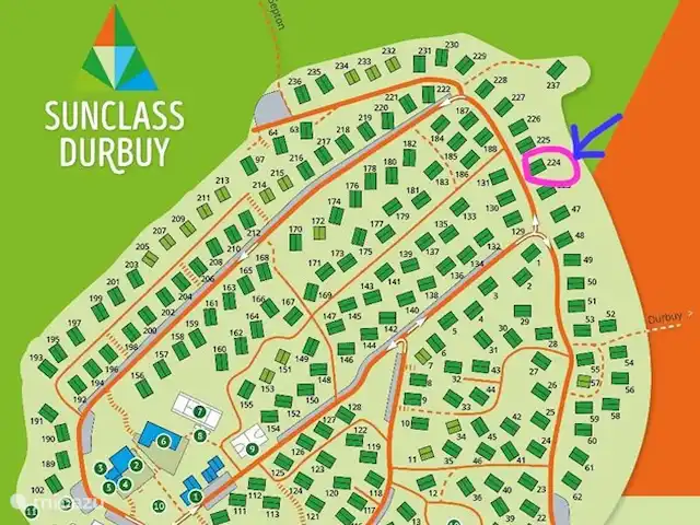 Location de Vacances Belgique, Ardennes, Durbuy, maison de vacances - Maison Tronchiennes Notre chalet est situé à la périphérie du parc, vous pouvez donc profiter d’une intimité supplémentaire et d’une belle vue sur la vallée de Durbuy et en même temps profiter des installations d’un parc de vacances.
