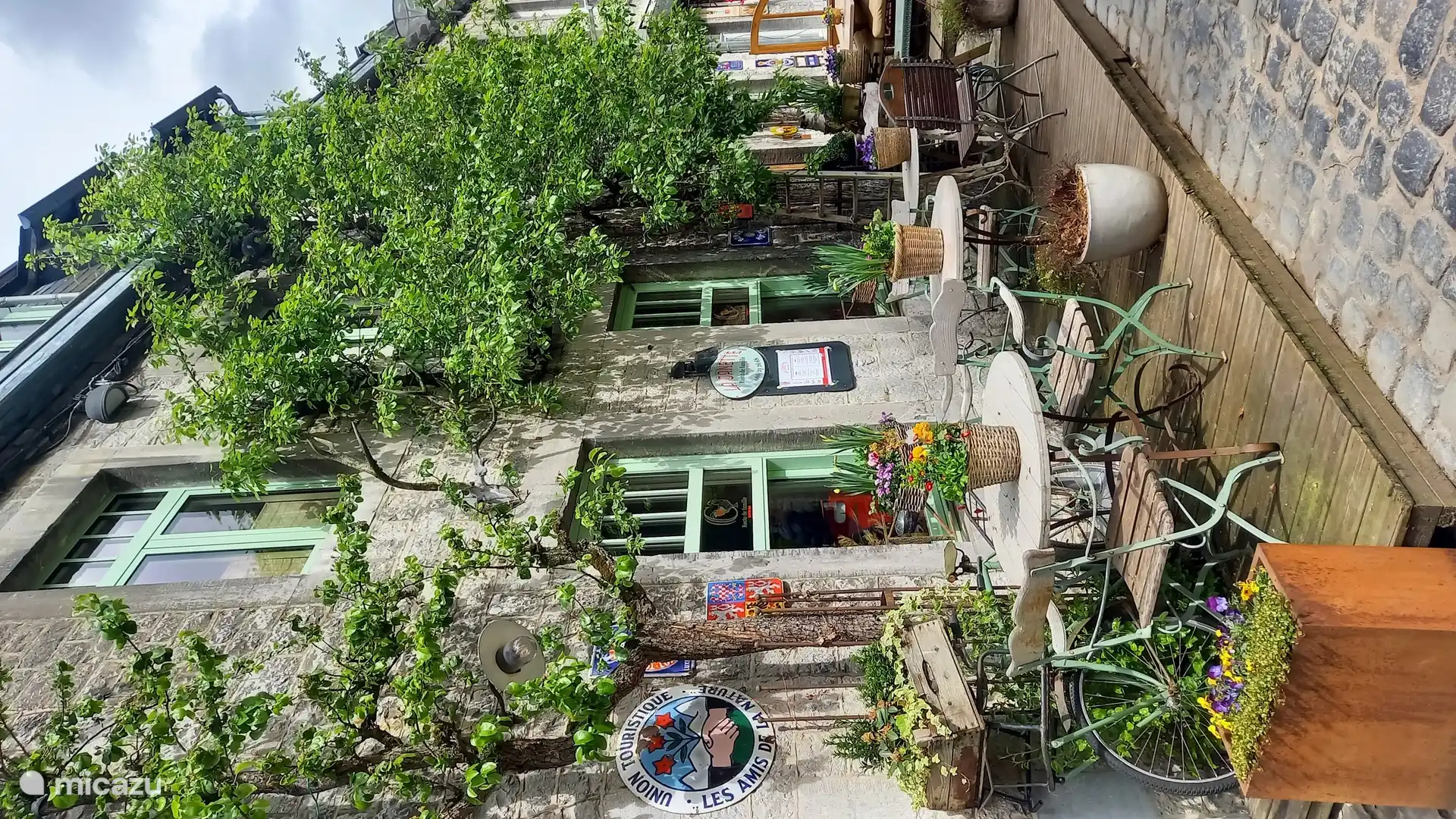 Eine der einladenden Terrassen im historischen Zentrum von Durbuy! Wunderbar, nicht wahr?