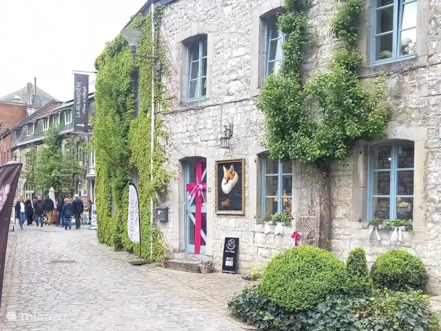 Location de Vacances Belgique, Ardennes, Durbuy, maison de vacances - Maison Tronchiennes Le centre historique est un saut dans le temps !
Du 21 novembre 2025 au 4 janvier 2026, le merveilleux marché de Noël aura lieu ici !