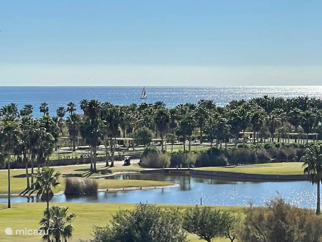 Uniek uitzicht over de zee en golfbaan