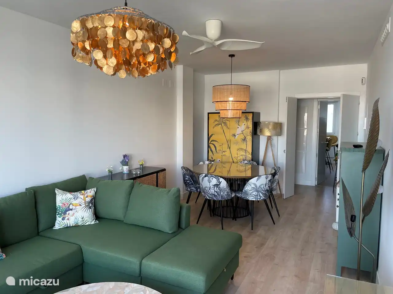 Gezellig ingerichte woonkamer.