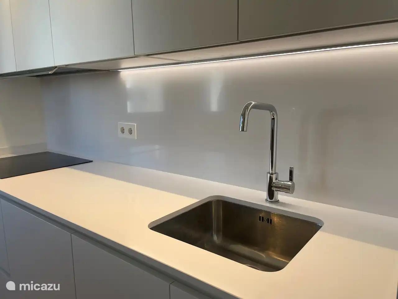 De keuken is van alle gemakken voorzien