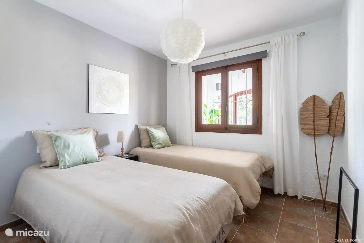 Habitación doble con dos cómodas camas grandes.