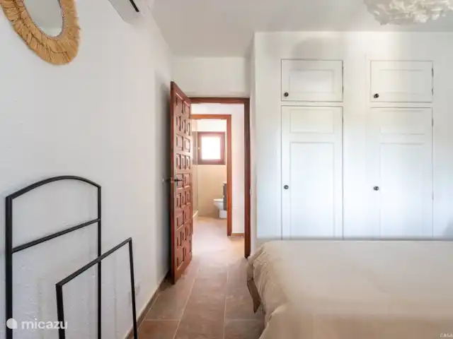 Casa El Portet en España, Costa Blanca, Moraira - casa vacacional El dormitorio para 2 personas con baño con plato de ducha