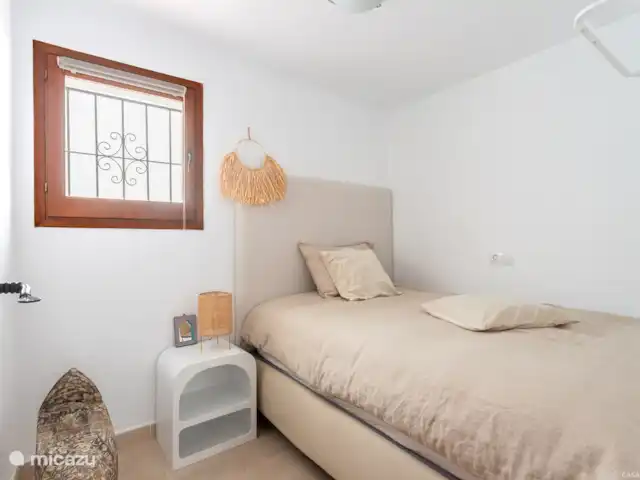 Casa El Portet en España, Costa Blanca, Moraira - casa vacacional Dormitorio para 1 persona con una cómoda cama doble.