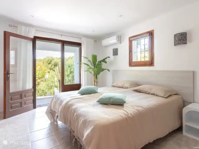 Casa El Portet en España, Costa Blanca, Moraira - casa vacacional Dormitorio doble con cama grande y cómoda.