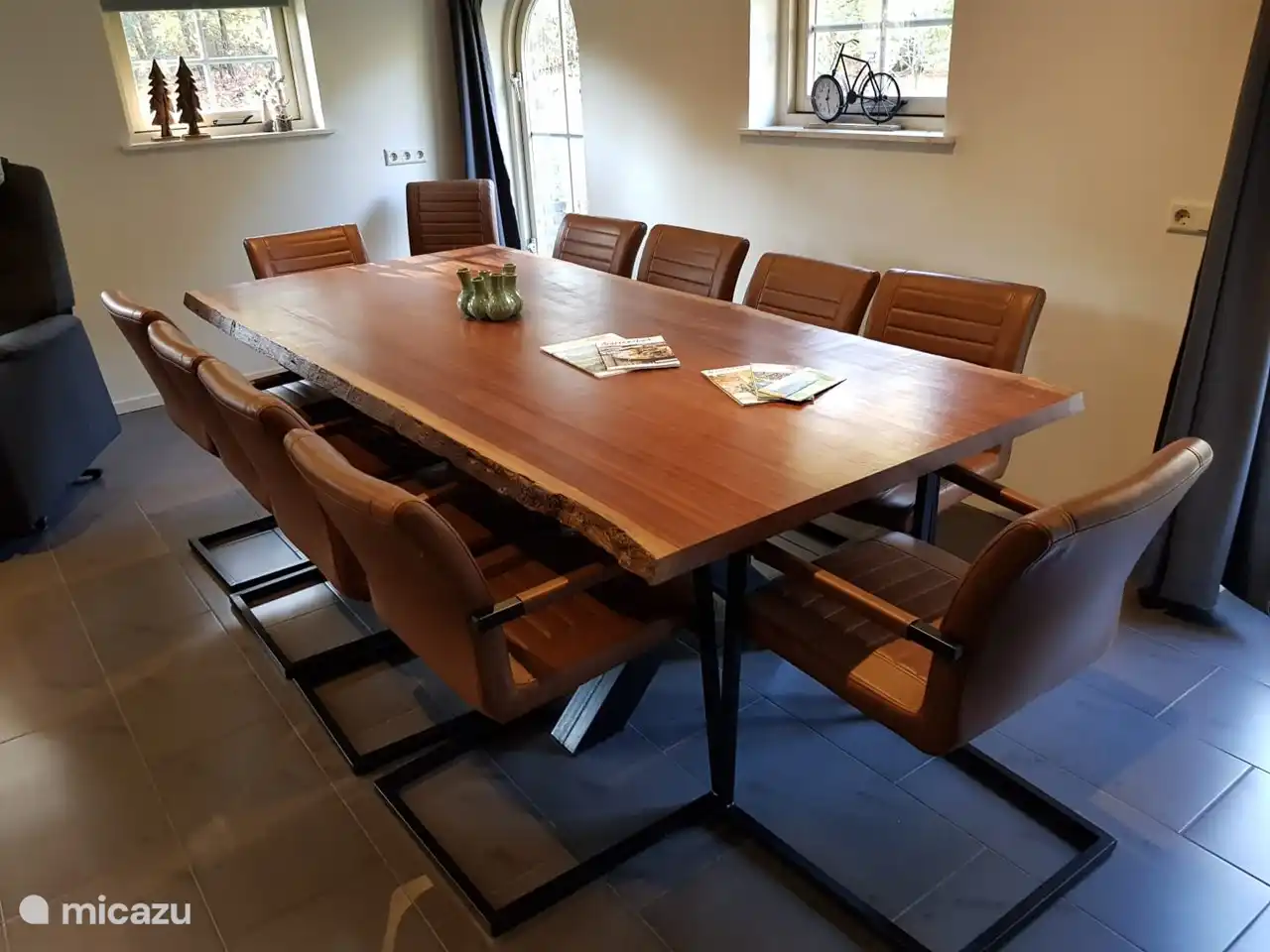 Essbereich für 10-12 Personen