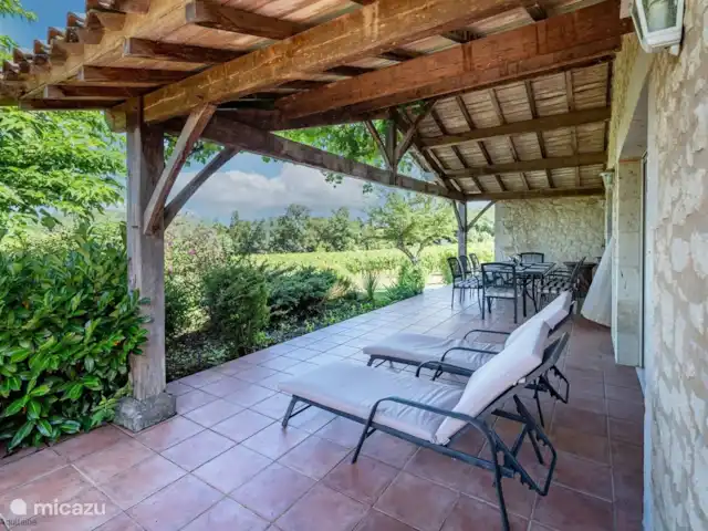 Vignefermé en Francia, Dordoña, Razac-de-Saussignac - casa vacacional Tumbonas en la terraza