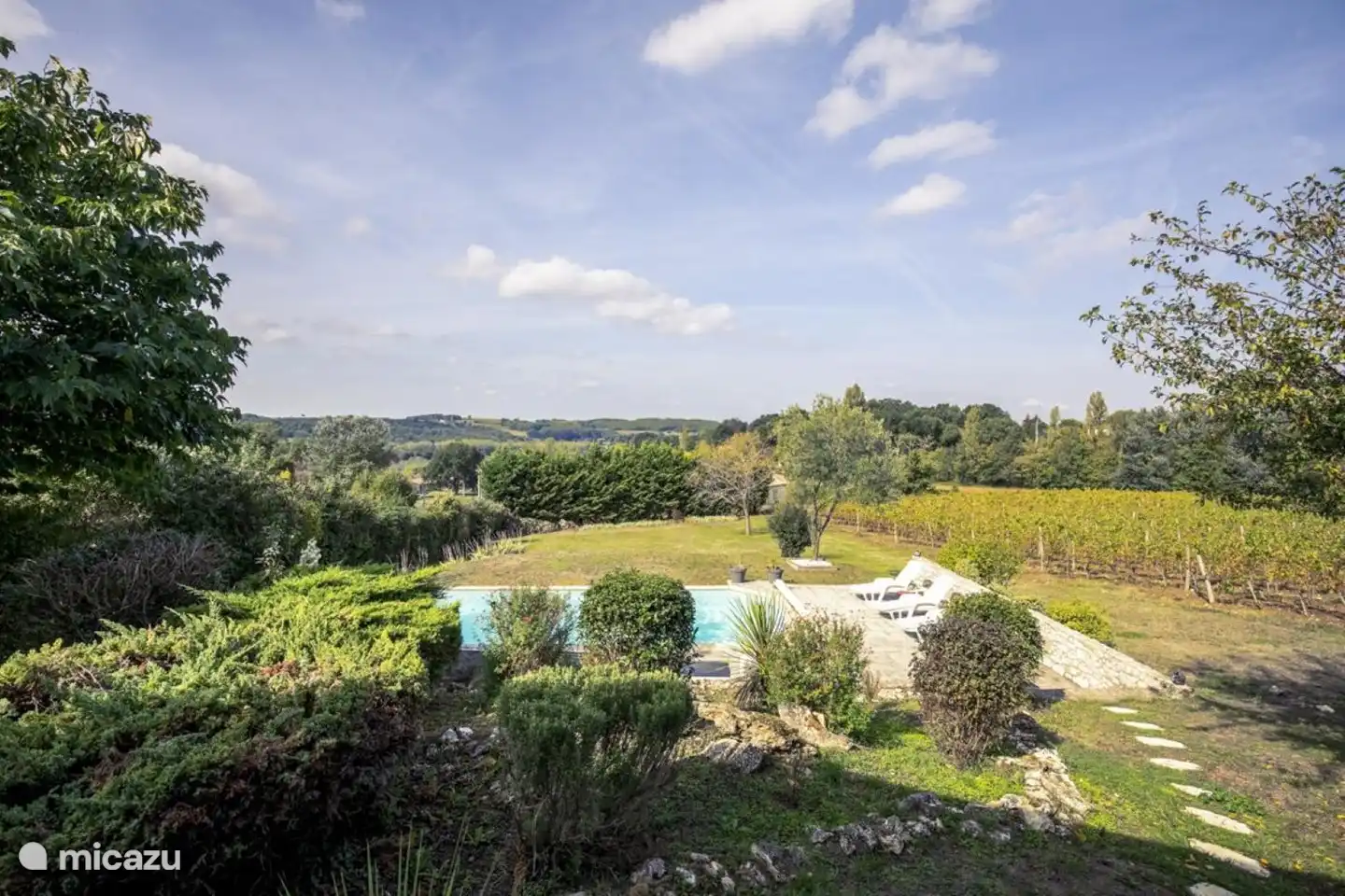 Schöne Aussicht über den Garten