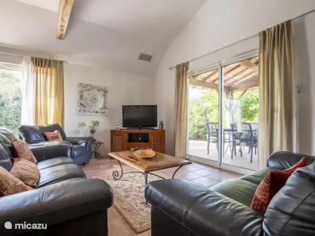 Vignefermé en Francia, Dordoña, Razac-de-Saussignac - casa vacacional Amplio salón con 2 grandes sofás