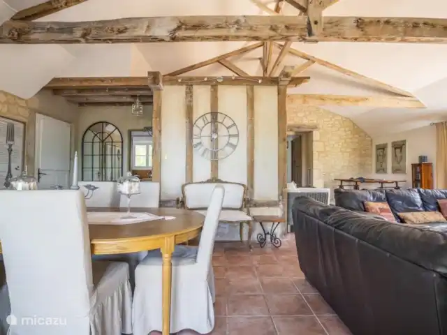 Vignefermé en Francia, Dordoña, Razac-de-Saussignac - casa vacacional Sala de estar y mesa de comedor
