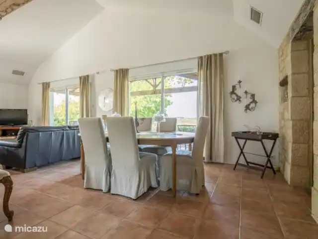 Vignefermé en Francia, Dordoña, Razac-de-Saussignac - casa vacacional Amplia mesa de comedor