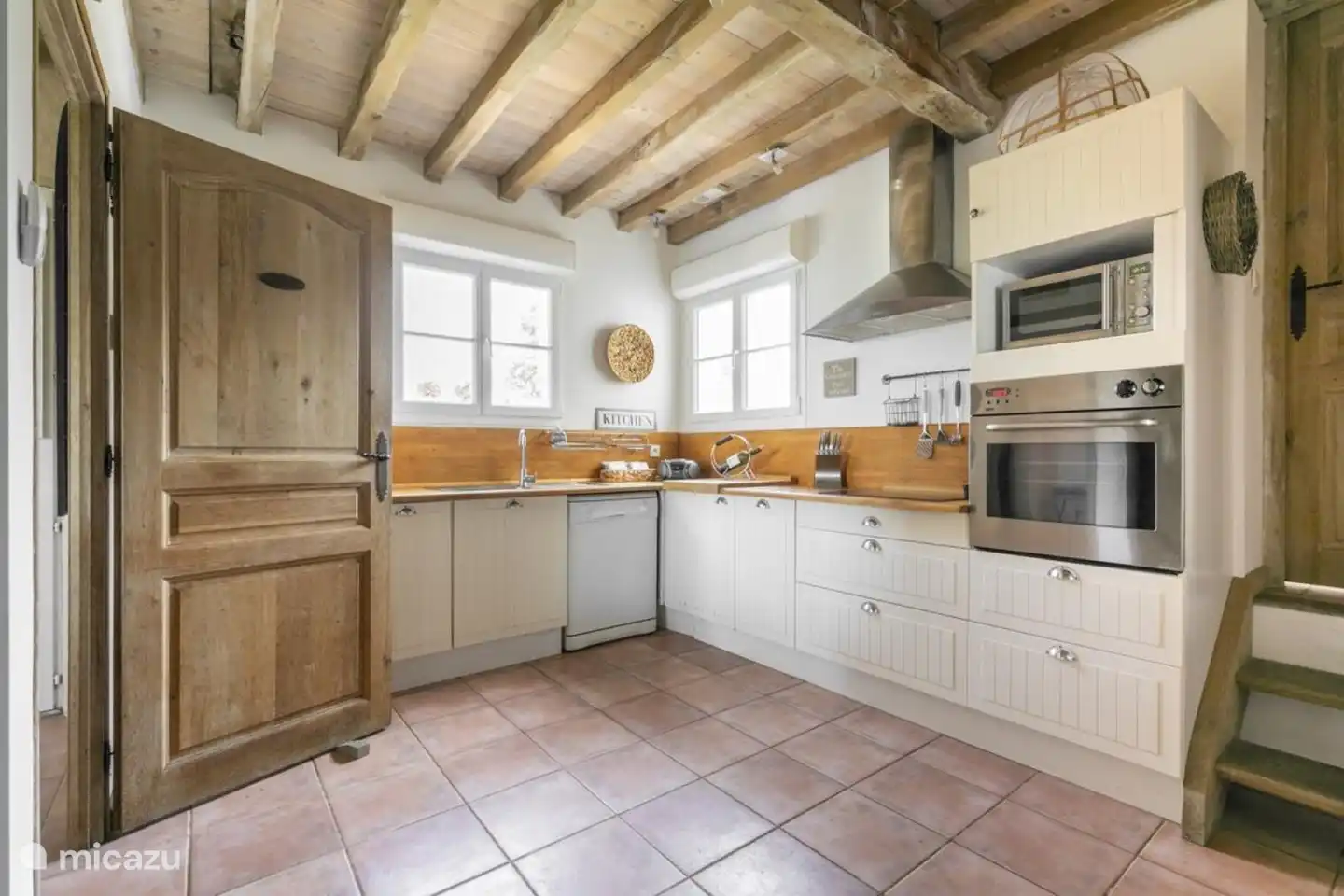 Die Küche ist komplett ausgestattet