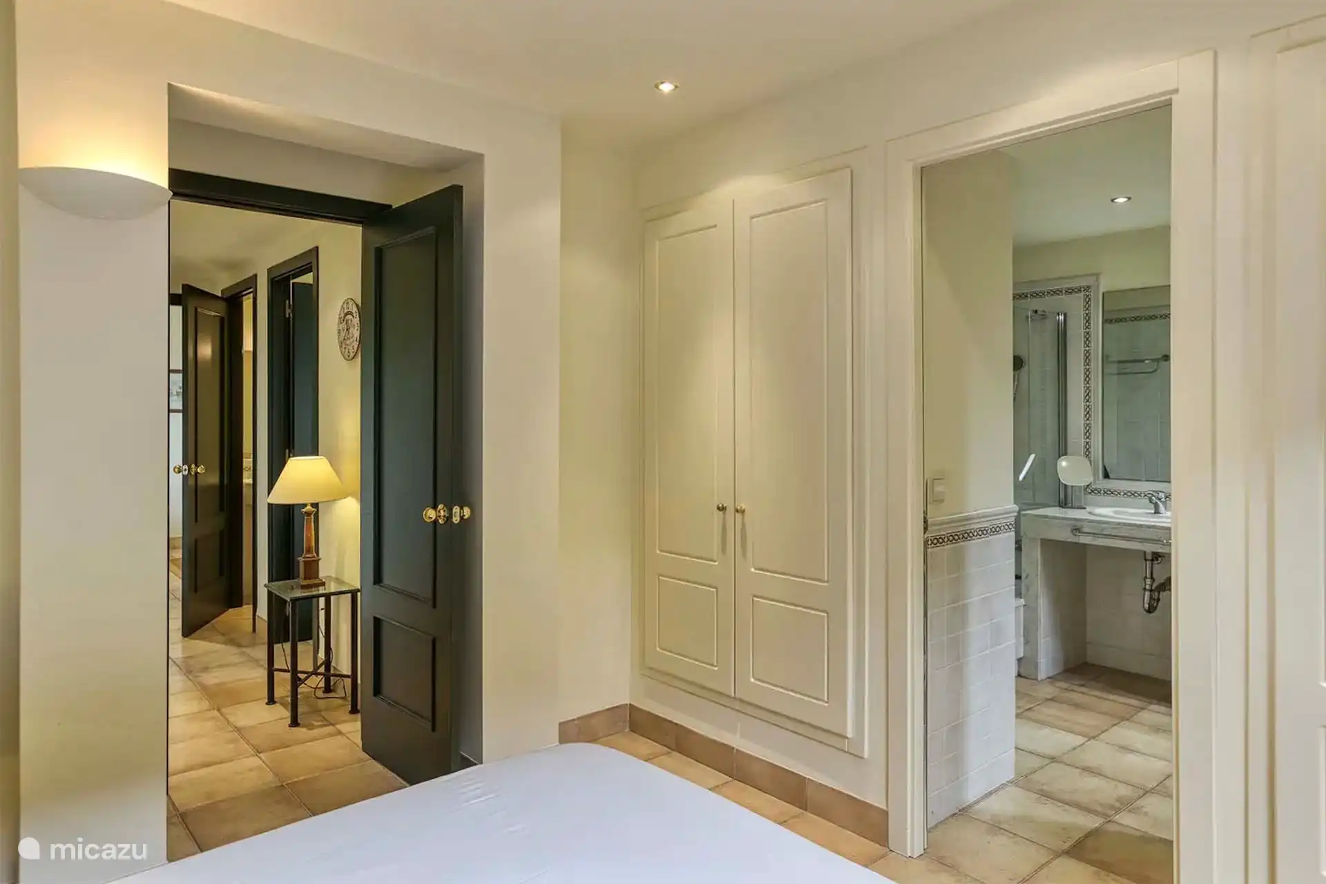 Hauptschlafzimmer mit eigenem Bad