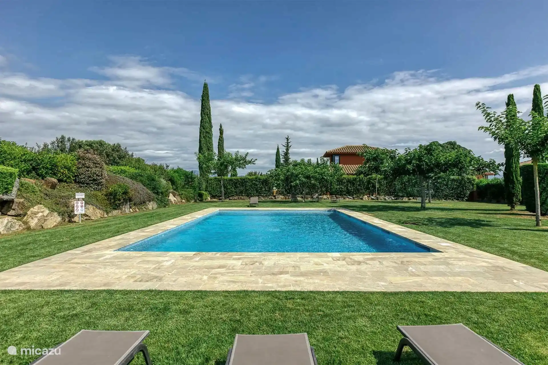 Gemeinschaftspool, mit schönem Garten