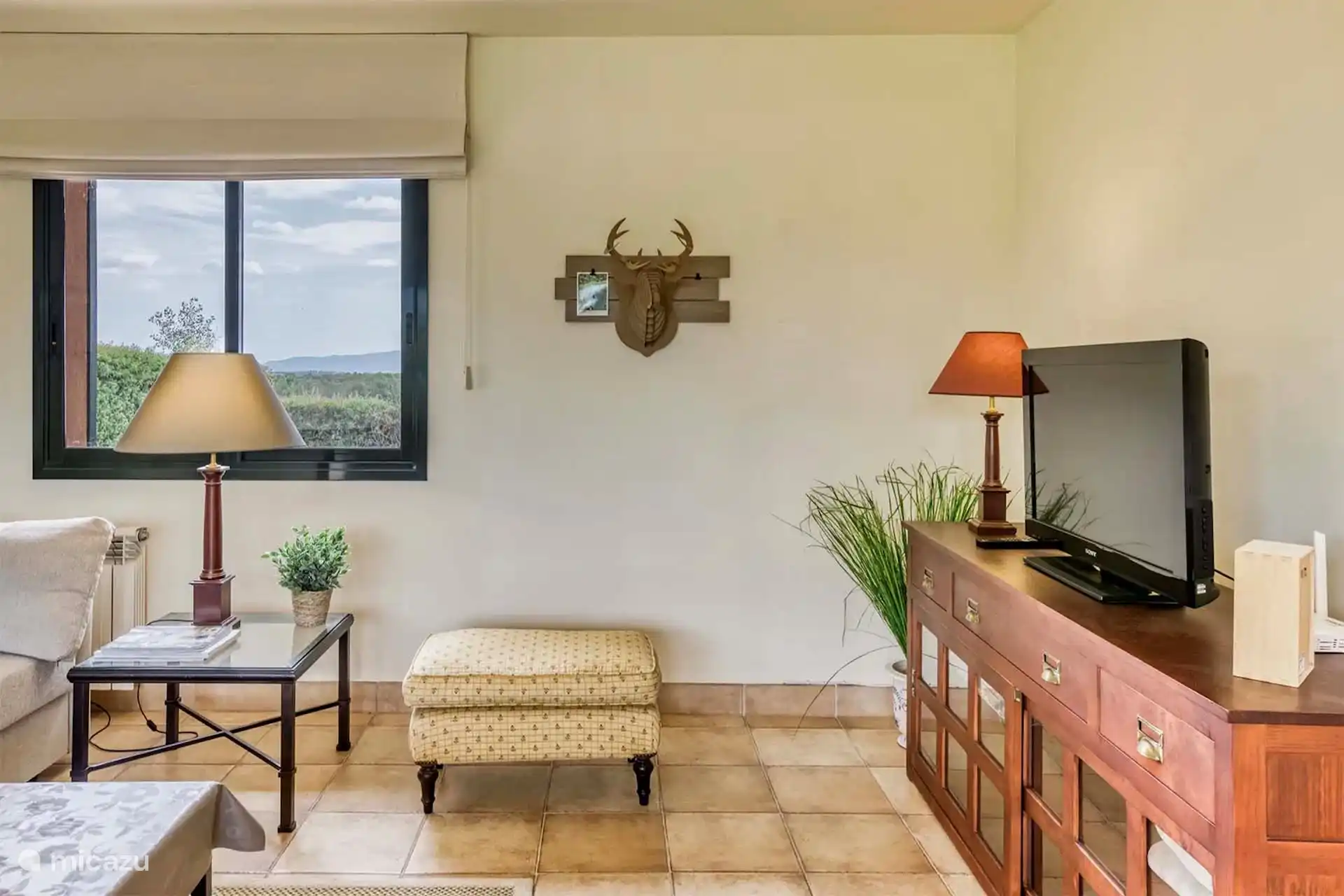 schöner Blick über die Ausläufer der Pyrenäen vom Hinterhof aus