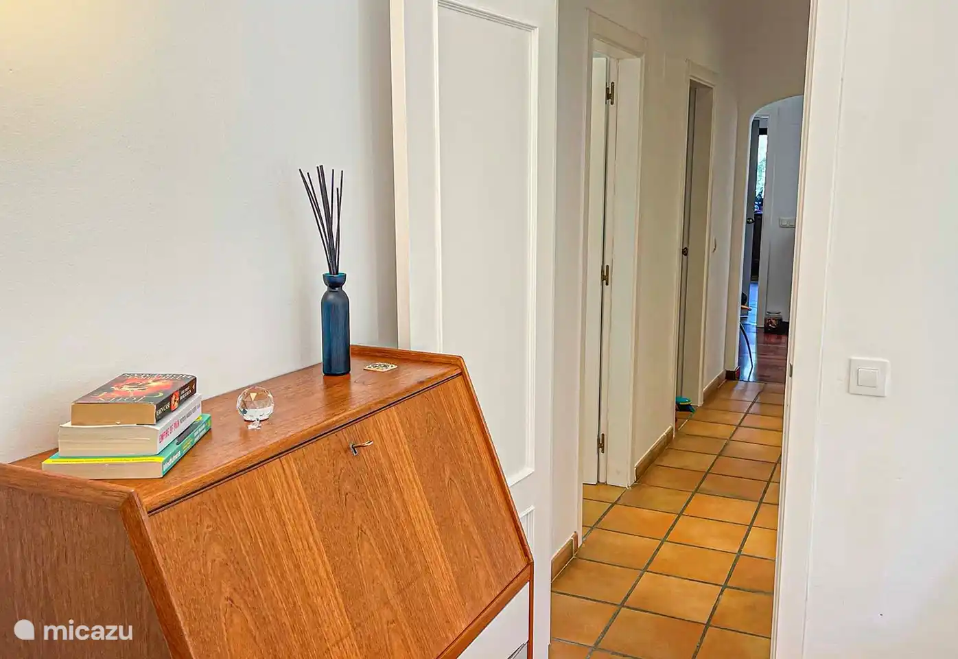 hall from the living room, to the 3 double bedrooms and 2 bathrooms