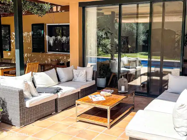Vila Gabrielle TorreMirona Resort huren in Spanje, Costa Brava, Navata - villa loungeset buiten, aan het zwembad