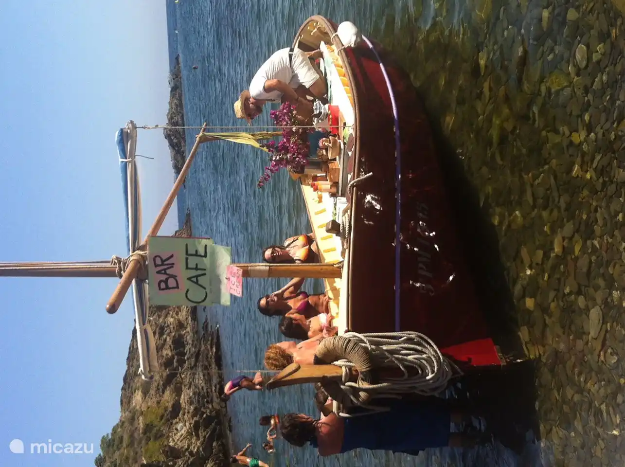 on this boat they sell mojitos!