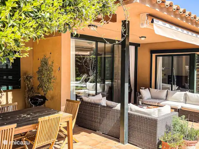 Vila Gabrielle TorreMirona Resort huren in Spanje, Costa Brava, Navata - villa nog een foto van de patio aan de acherkant