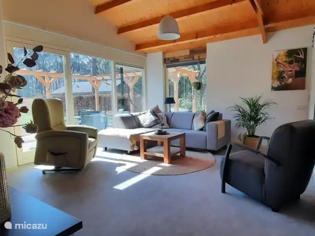 Location de Vacances Pays-Bas, Gueldre, Zelhem, bungalow - Le bungalow Reekamp 1 Salon avec chaise haute