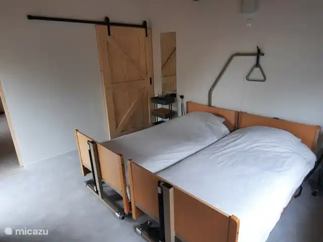 Location de Vacances Pays-Bas, Gueldre, Zelhem, bungalow - Reekamp maison de vacances 3 Chambre avec lits gigognes électriques et salle de bain attenante.