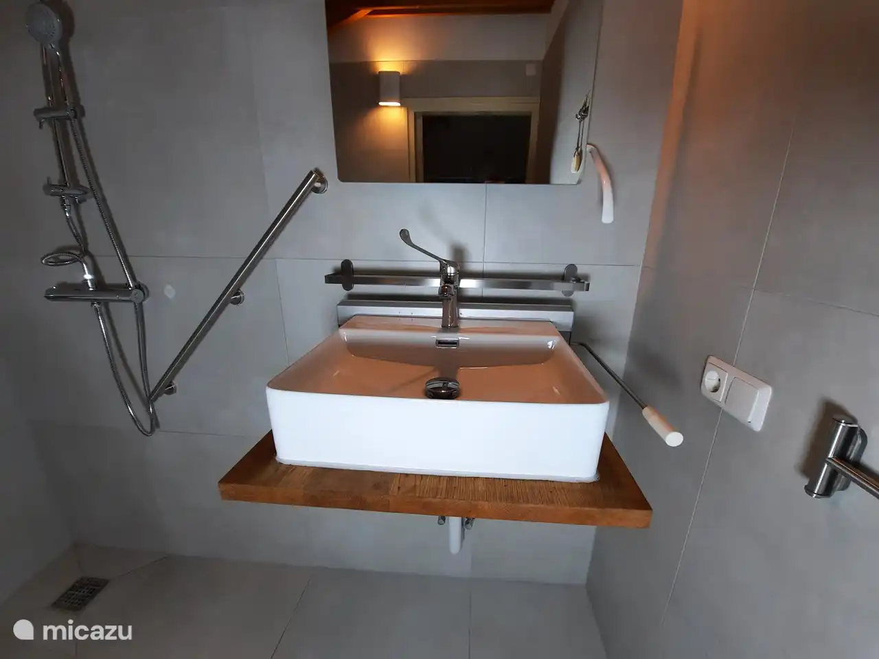 Höhenverstellbares Waschbecken