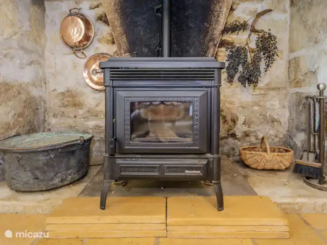 Four Saint Rabier | France, Dordogne, Saint-Rabier - maison de vacances Le poêle à bois