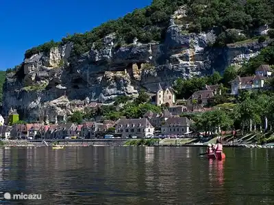 Kanufahren ist eine beliebte Aktivität in der Dordogne und die Unterkunft liegt nur 1 km vom Fluss Dordogne entfernt.