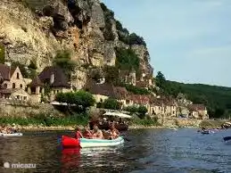 Die umliegende Landschaft bietet viel zu sehen und zu tun.
