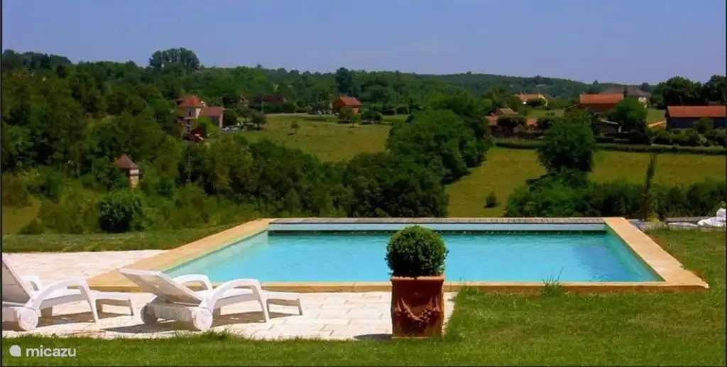 Schlendern Sie durch das Gelände des Herrenhauses und entdecken Sie viele Ausblicke.