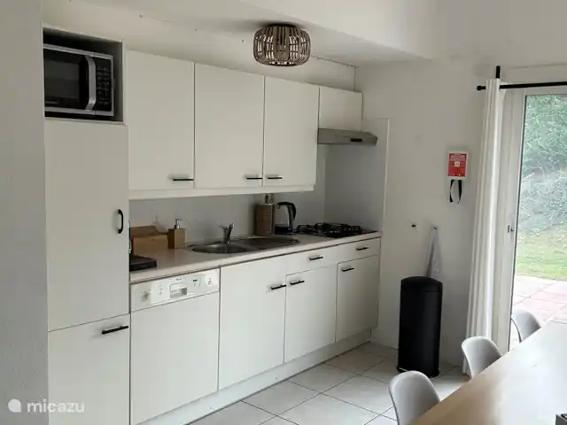 Casa 134 Cazaleres en Francia, Ariège, Daumazan-sur-Arize - villa Cocina totalmente equipada con lavavajillas y cafetera Nepresso.