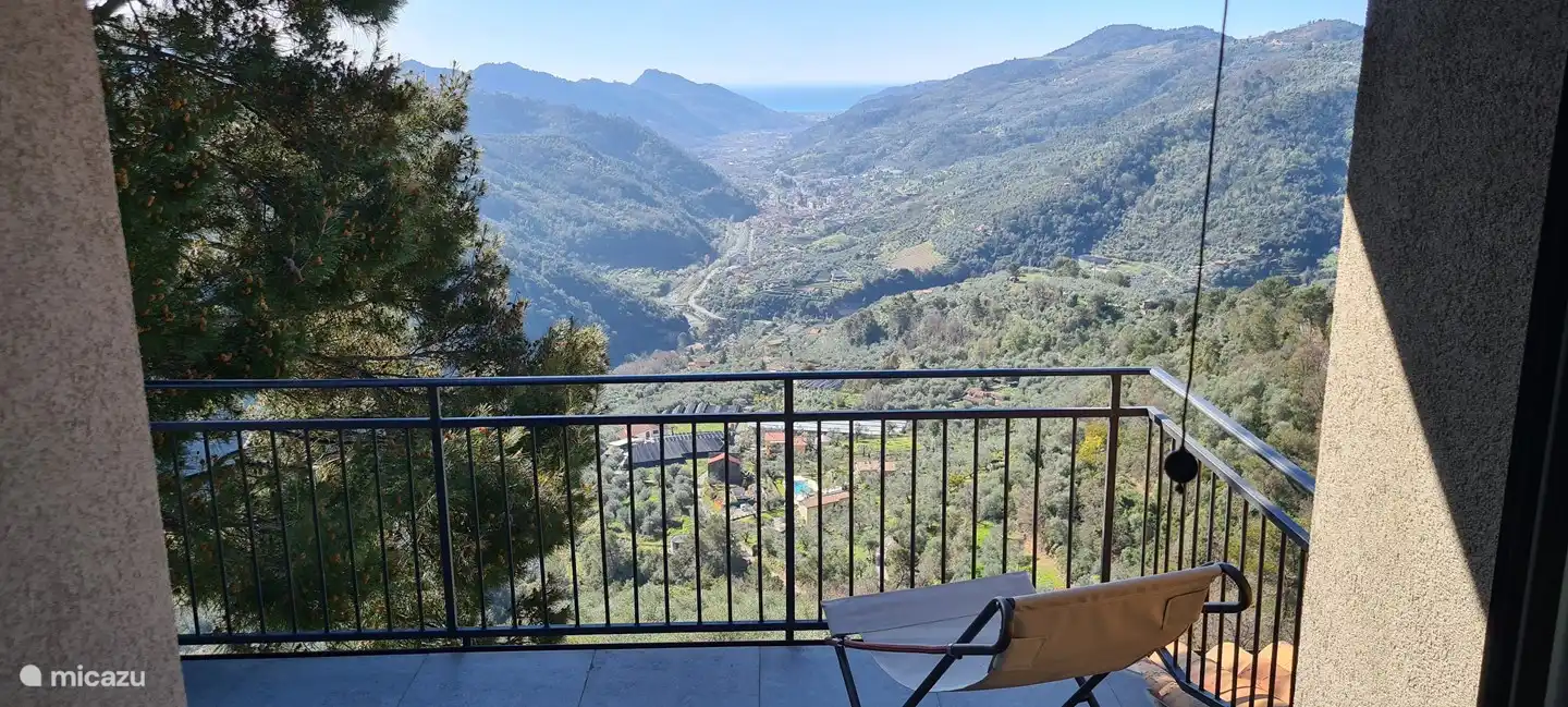 Terrasse des Hauptschlafzimmers, wo Sie Ihren frühen Morgentee genießen können.