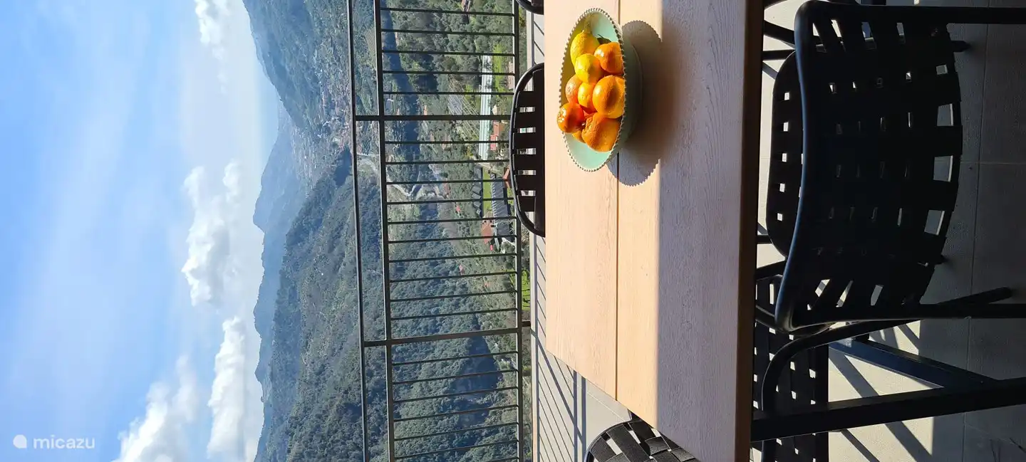 Genießen Sie den Schatten oder die Sonne ... was immer Sie möchten, aber Sie werden immer diese Aussicht haben!