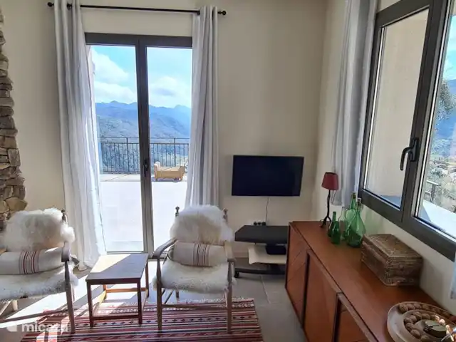 Villa Torba en Italia, Liguria, Dolceacqua - villa Salón con TV y chimenea